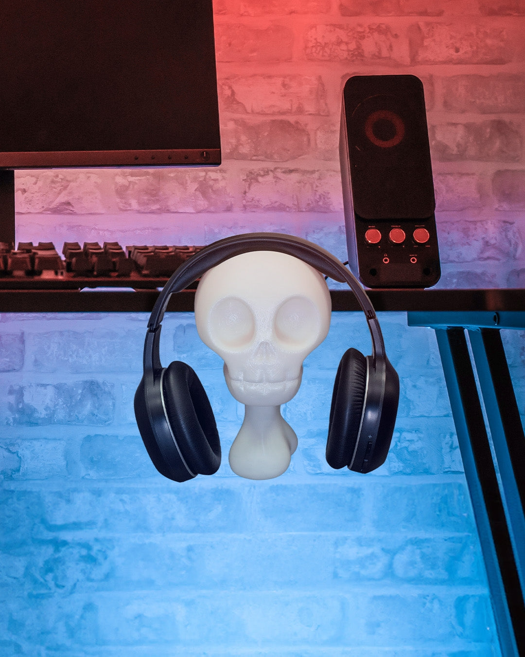 Skull & Bones headphone Holder